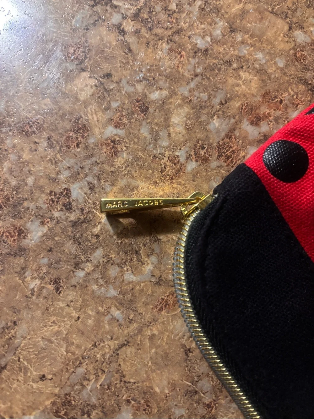 Marc Jacobs compact marc